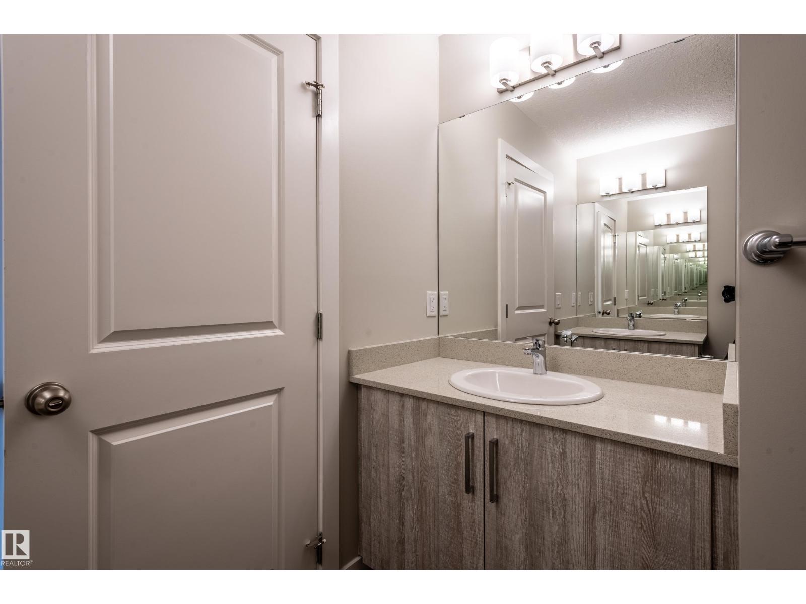 Photo 36 of 207 Griesbach Rd Nw, Edmonton AB