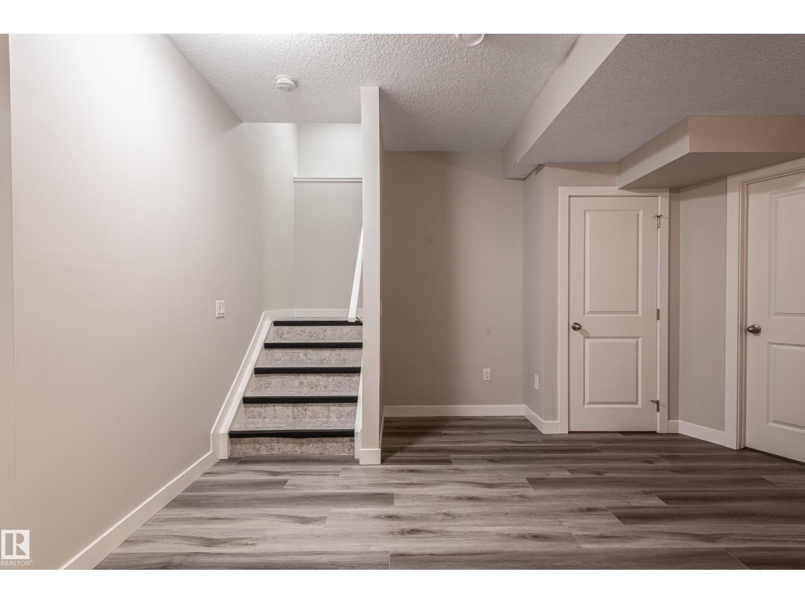Photo 49 of 207 Griesbach Rd Nw, Edmonton AB