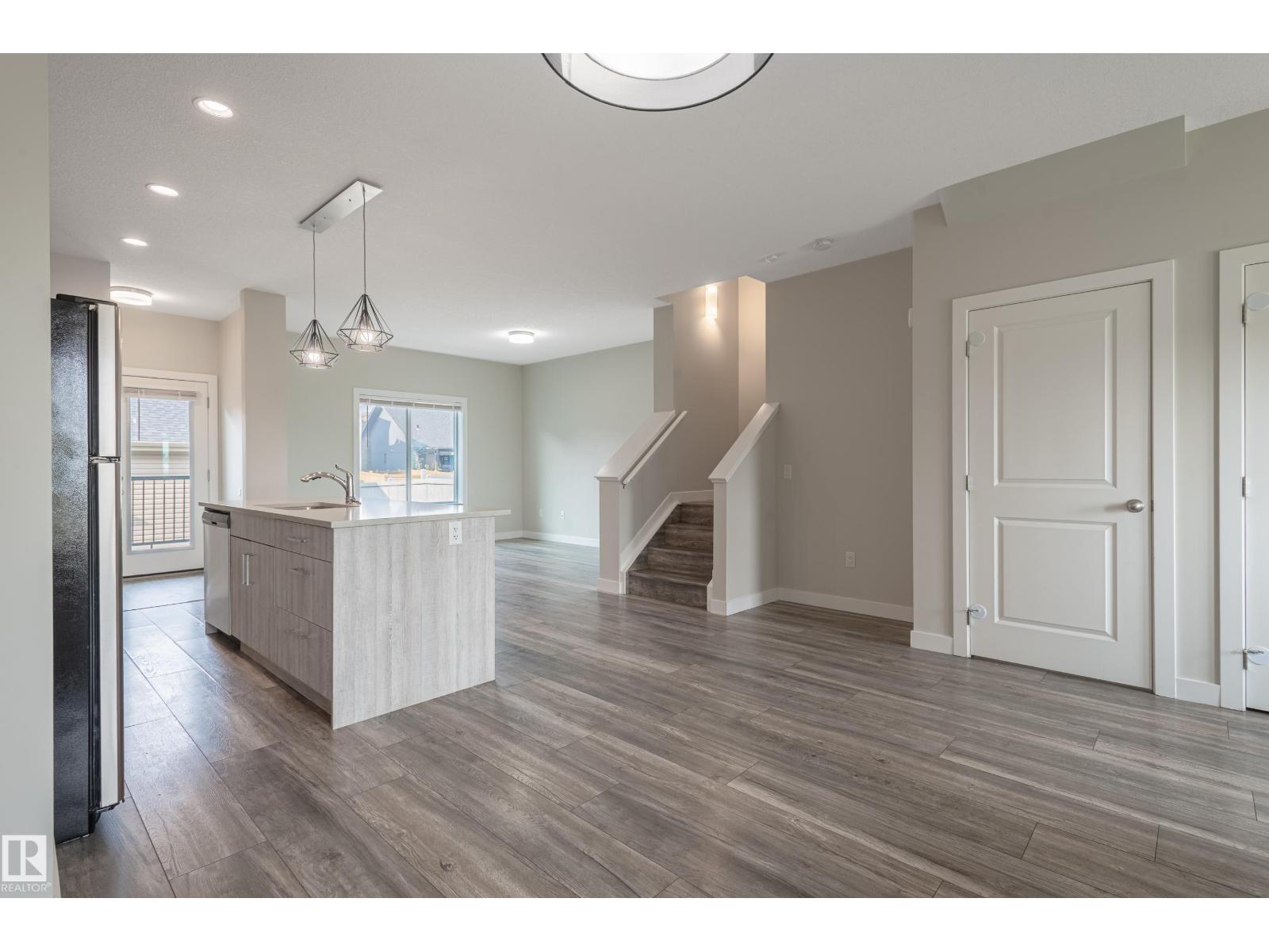 Photo 27 of 207 Griesbach Rd Nw, Edmonton AB