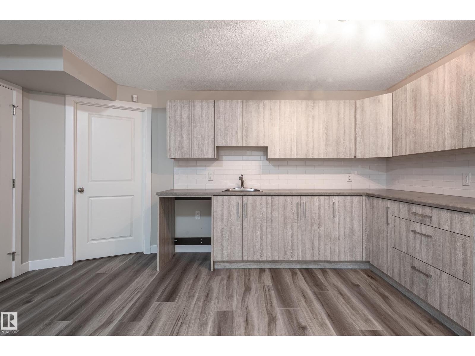 Photo 50 of 207 Griesbach Rd Nw, Edmonton AB