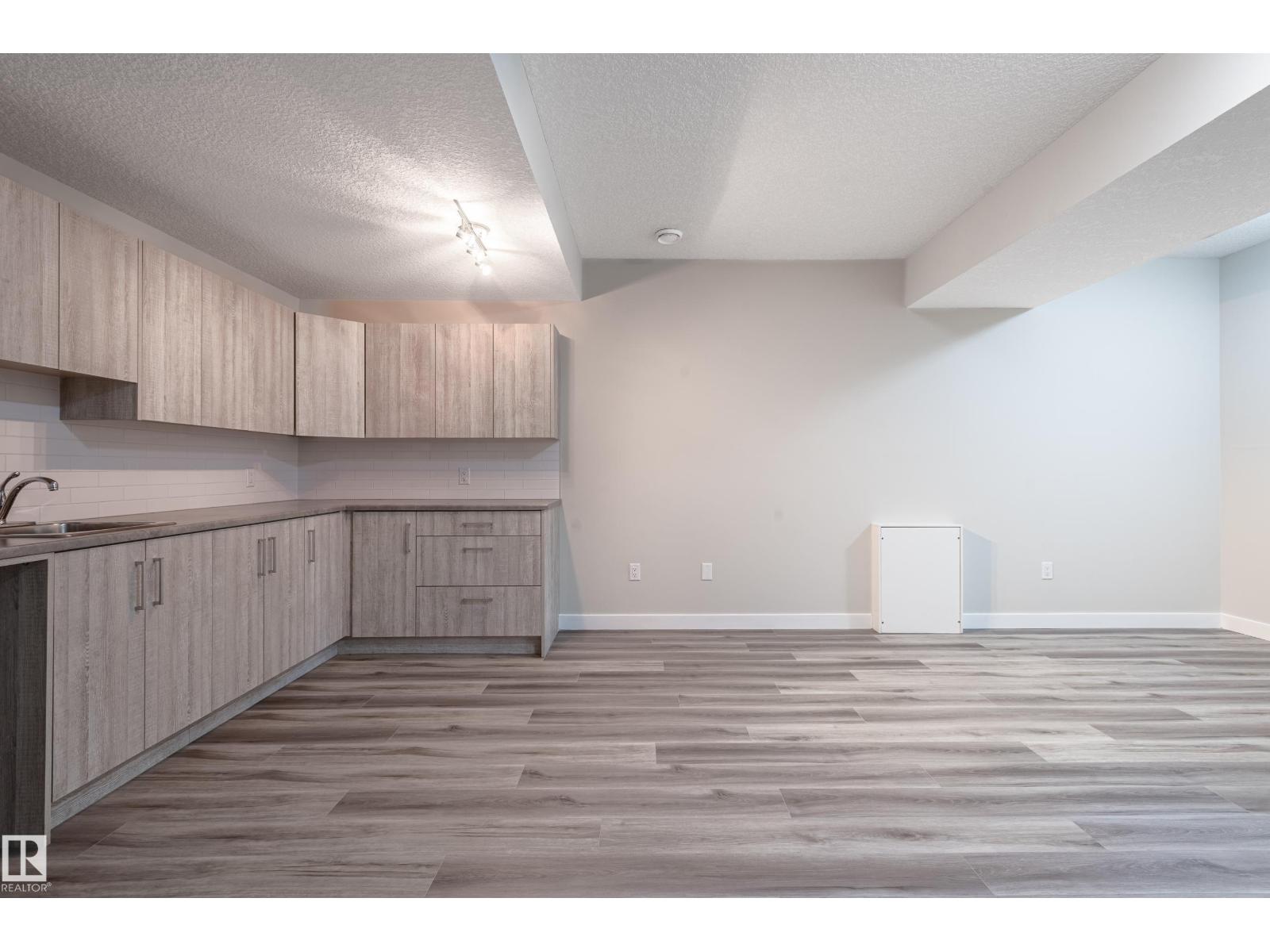 Photo 51 of 207 Griesbach Rd Nw, Edmonton AB