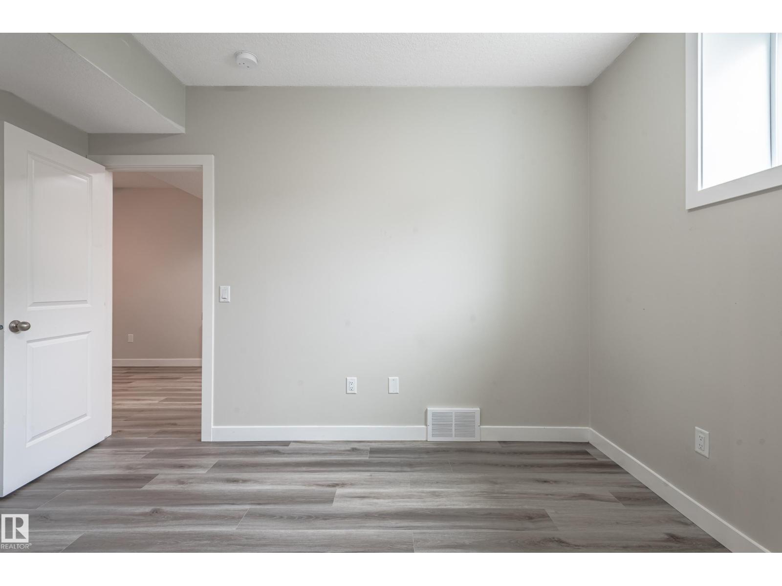 Photo 56 of 207 Griesbach Rd Nw, Edmonton AB