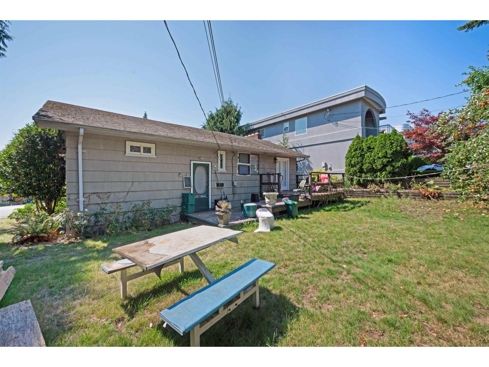 Photo 7 of 15404 Semiahmoo Avenue, White Rock BC