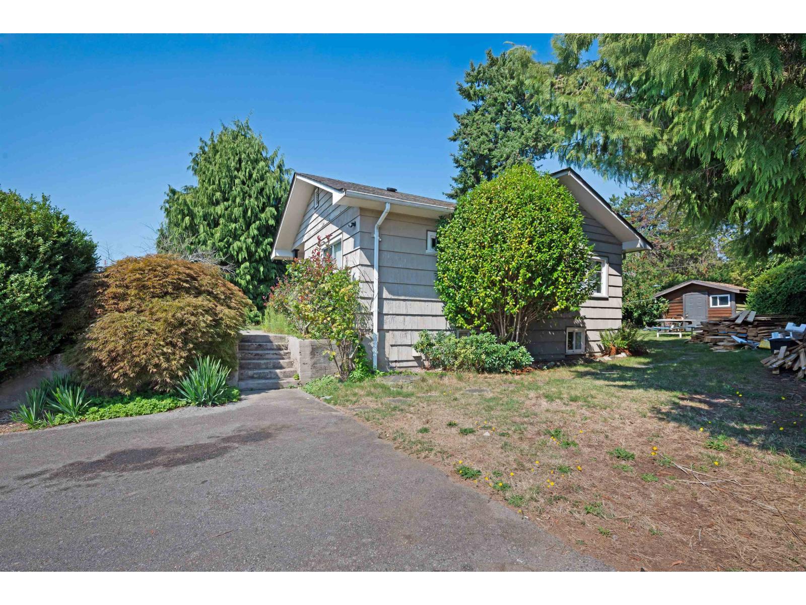 Photo 6 of 15404 Semiahmoo Avenue, White Rock BC