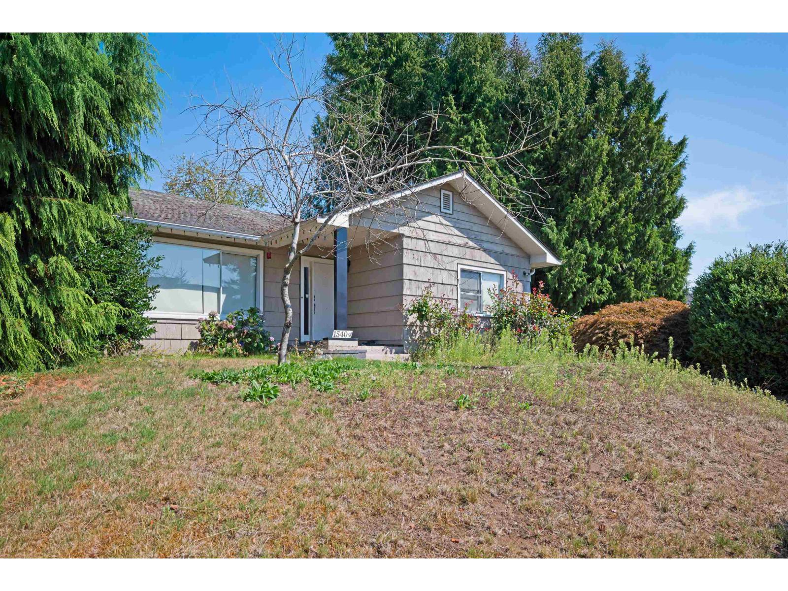 Photo 5 of 15404 Semiahmoo Avenue, White Rock BC