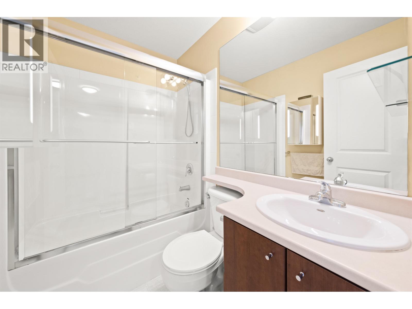 Photo 18 of 15 19572 Fraser Way, Pitt Meadows BC