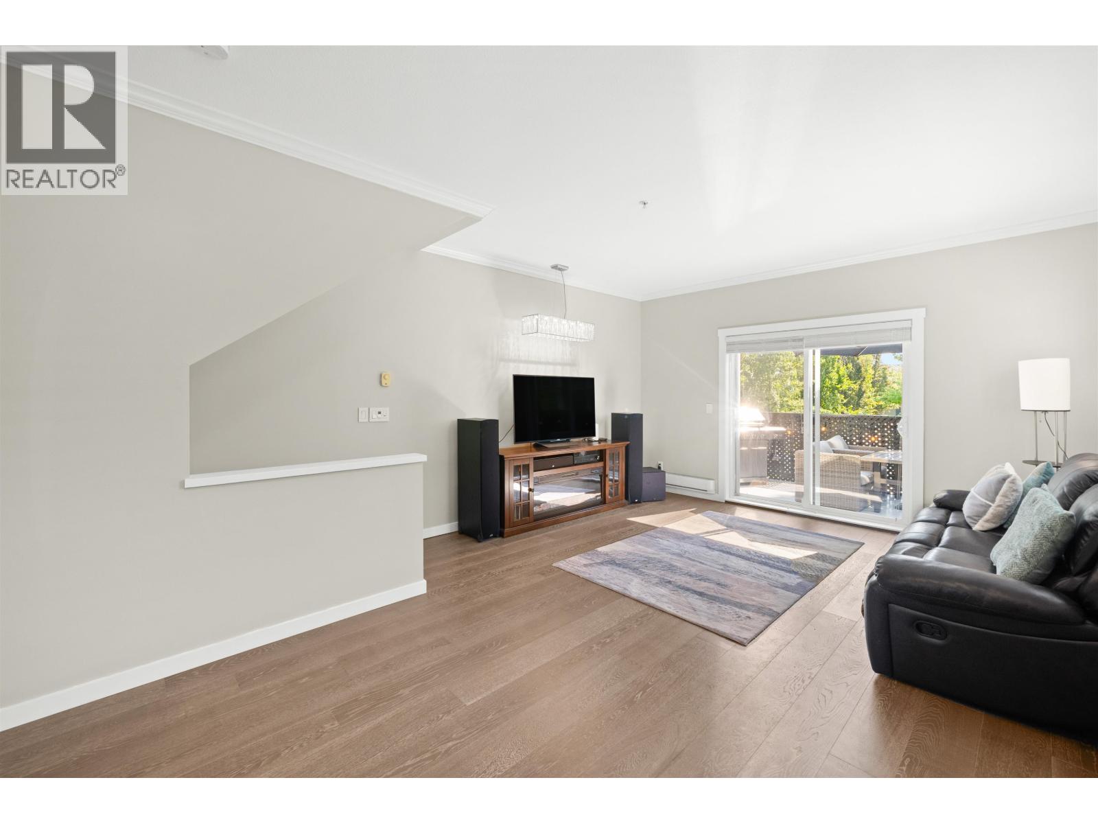 Photo 10 of 15 19572 Fraser Way, Pitt Meadows BC