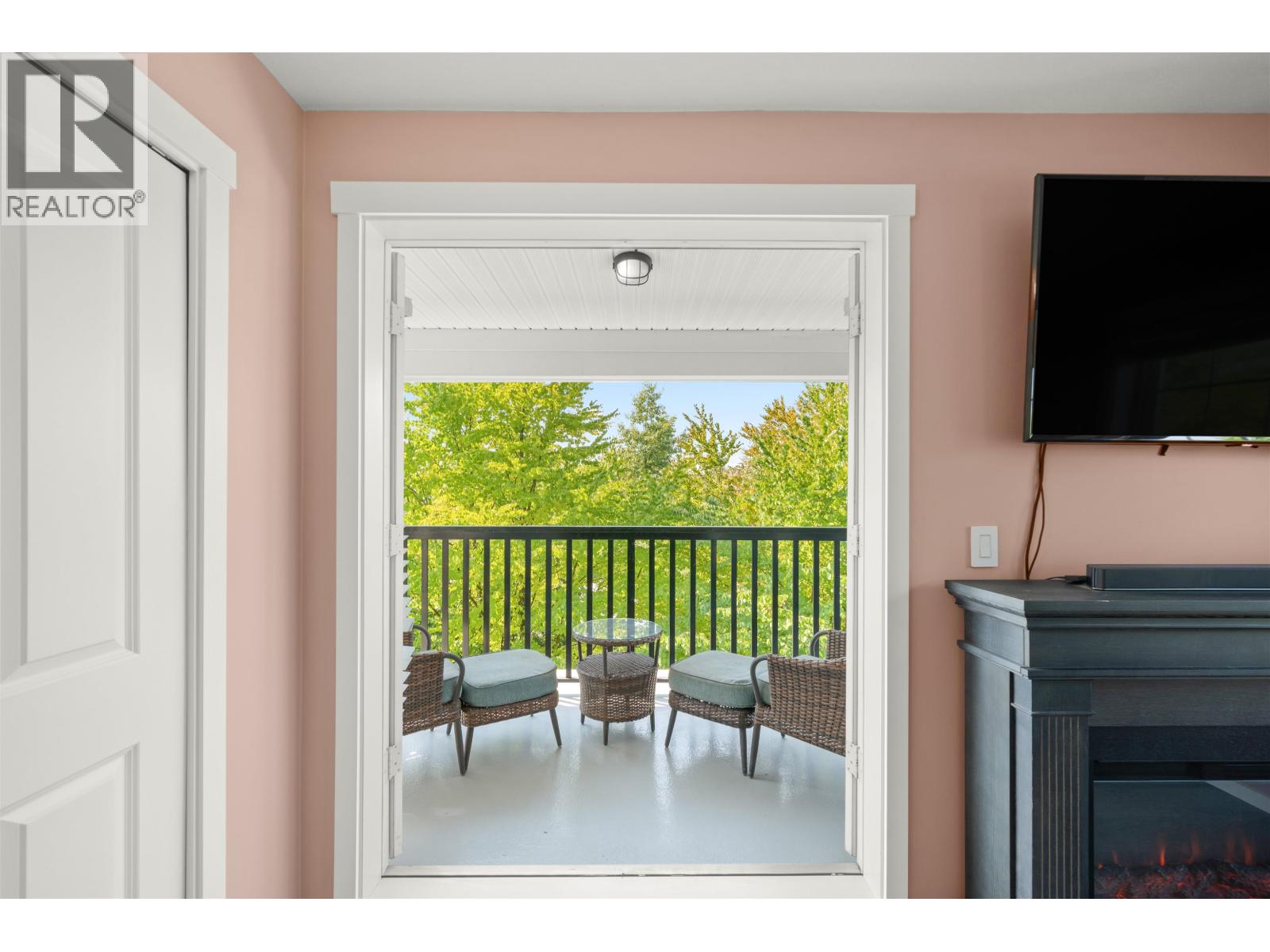 Photo 22 of 15 19572 Fraser Way, Pitt Meadows BC