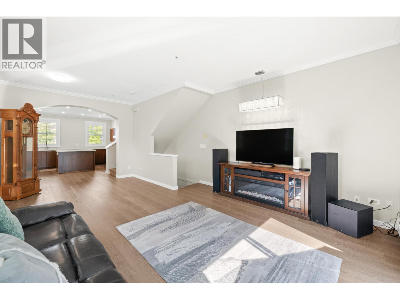 Photo 14 of 15 19572 Fraser Way, Pitt Meadows BC