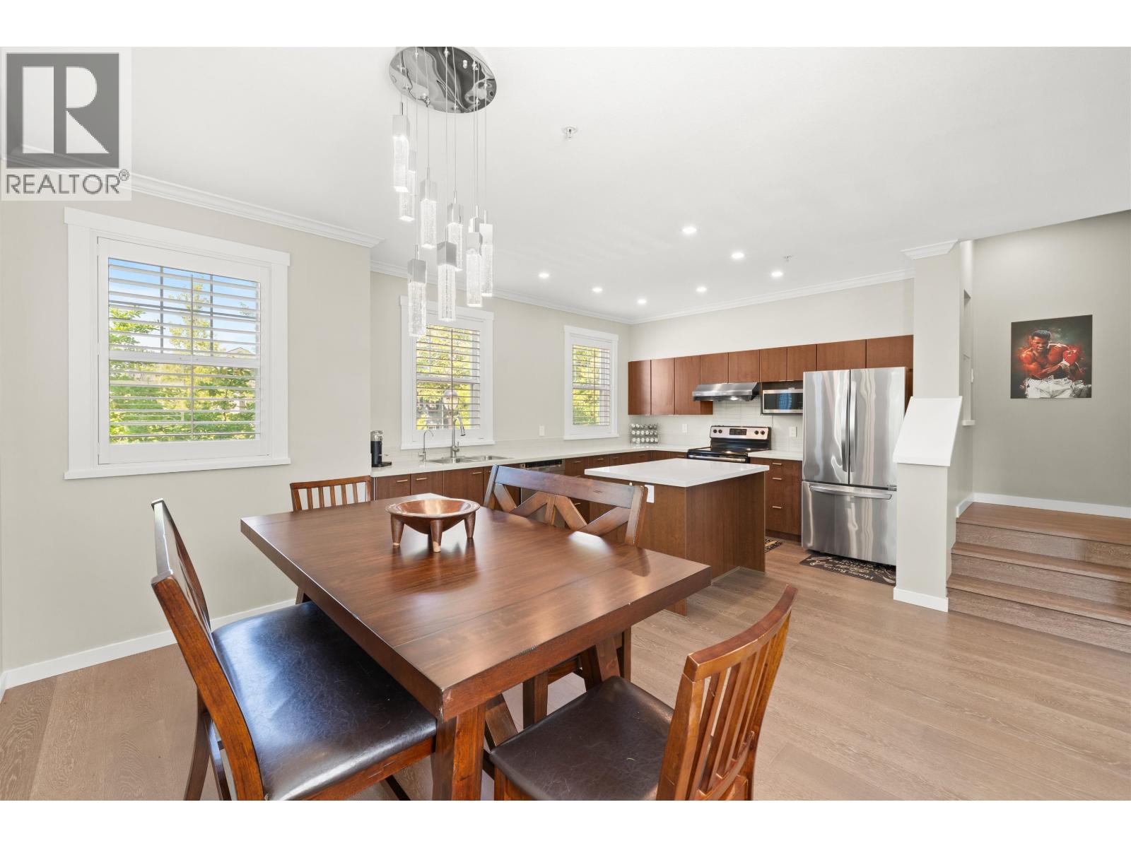 Photo 4 of 15 19572 Fraser Way, Pitt Meadows BC