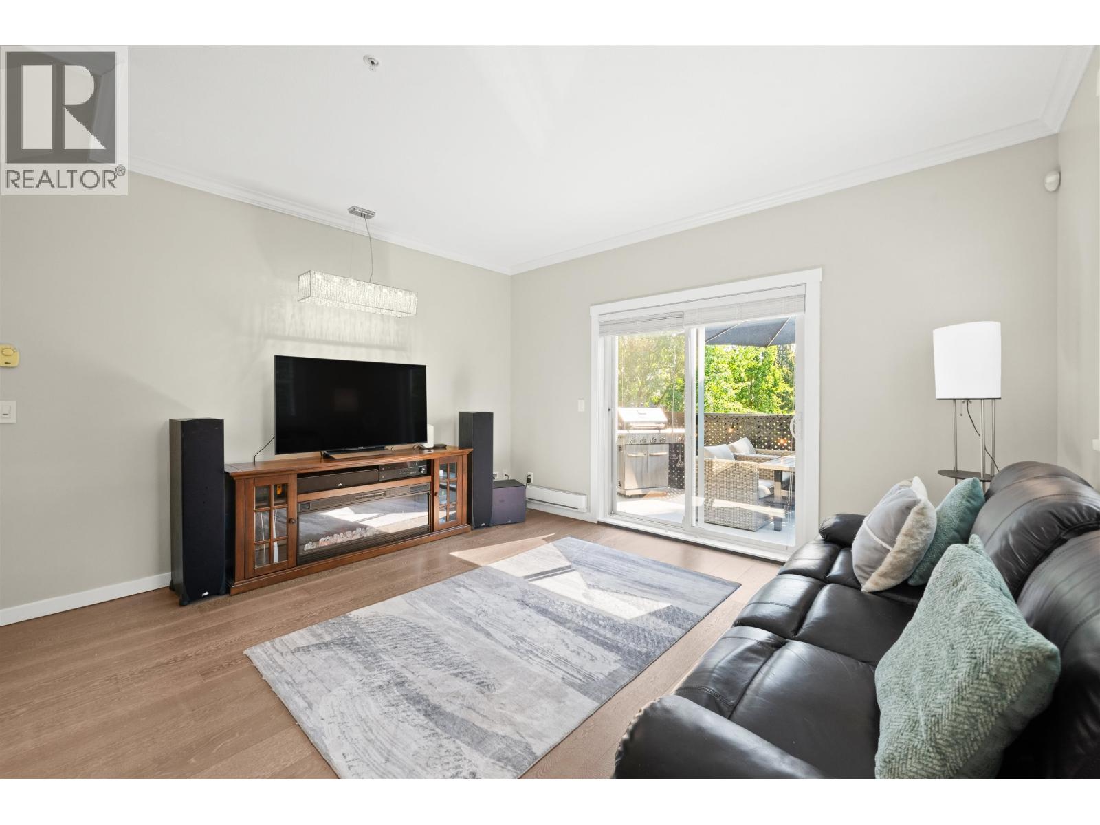 Photo 12 of 15 19572 Fraser Way, Pitt Meadows BC