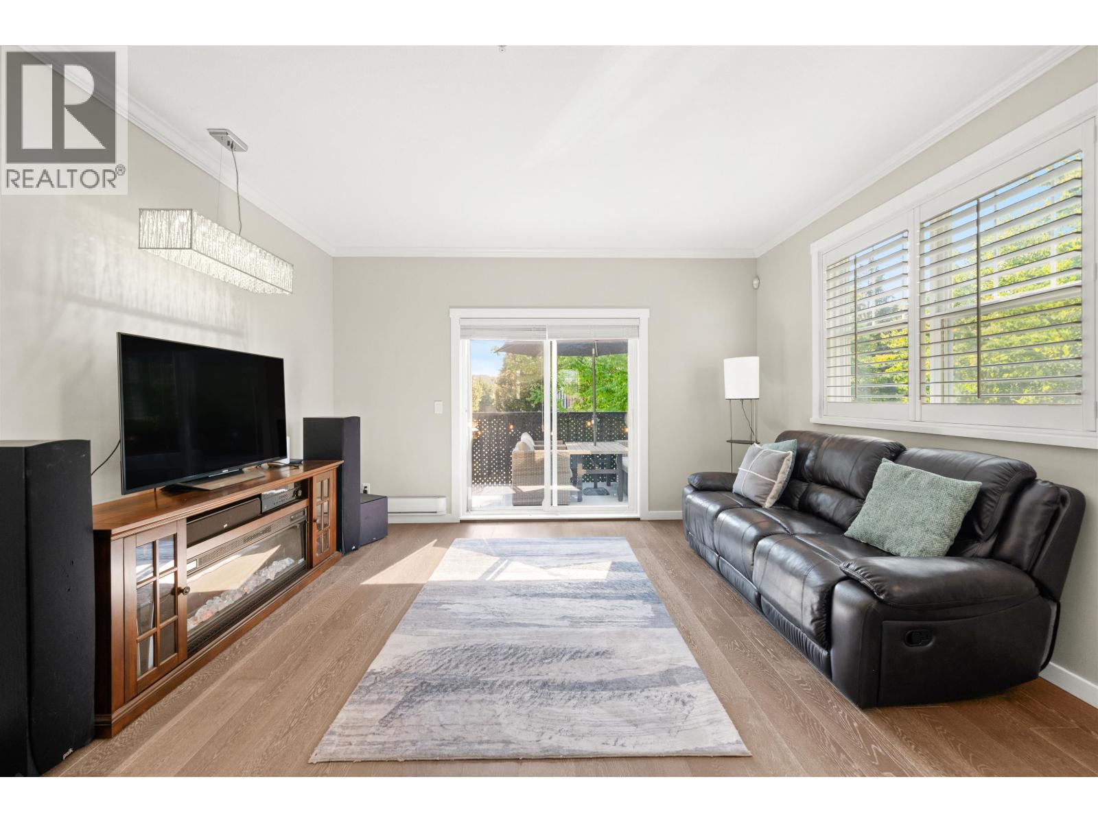 Photo 9 of 15 19572 Fraser Way, Pitt Meadows BC