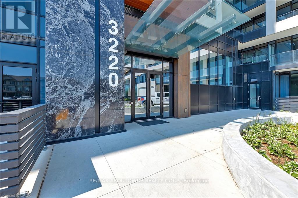 Photo 2 of 1602 3220 William Coltson Avenue, Oakville ON