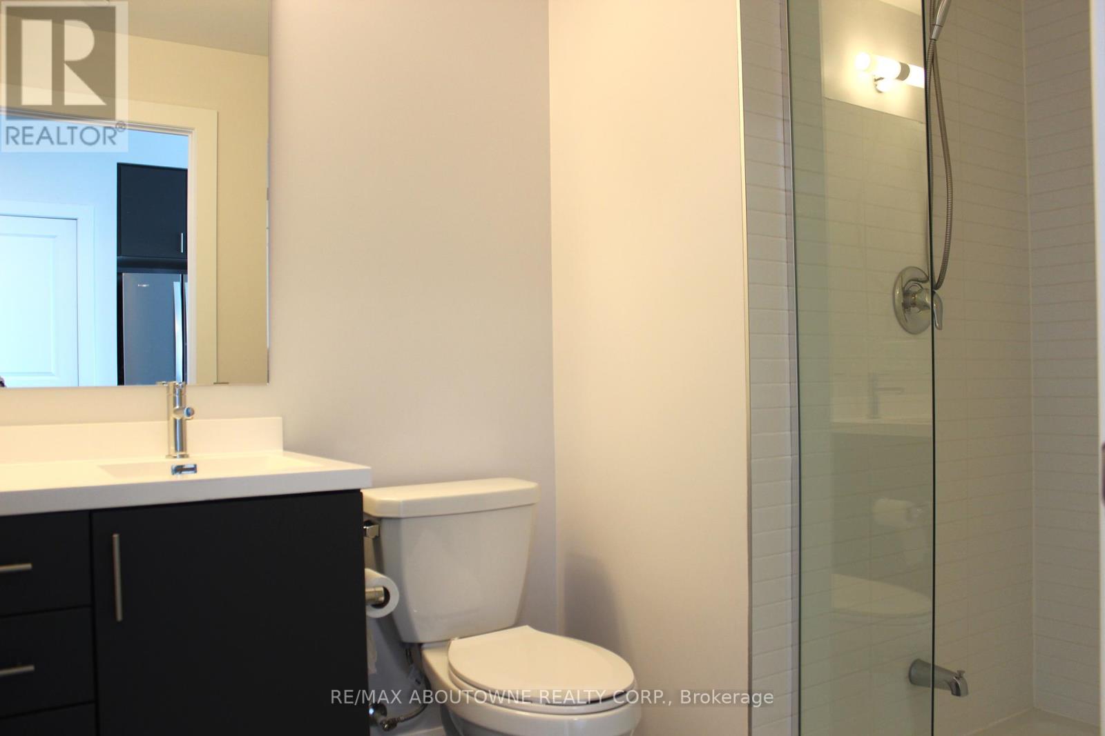 Photo 9 of 1602 3220 William Coltson Avenue, Oakville ON