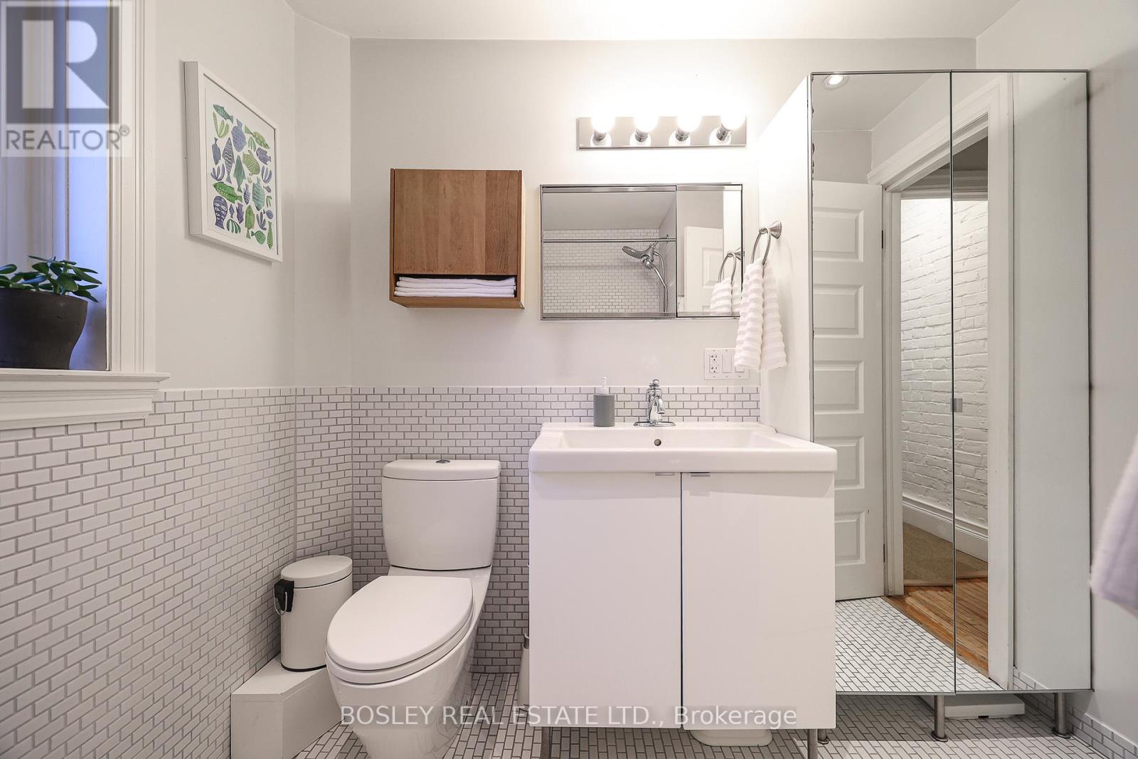 Photo 29 of 21 A Grafton Avenue, Toronto ON