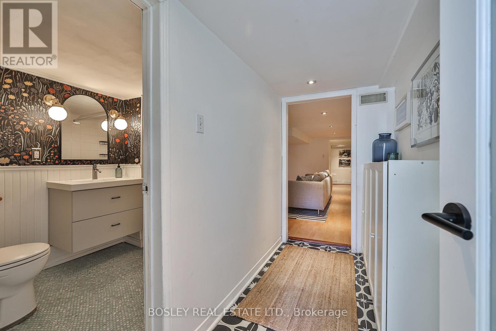 Photo 34 of 21 A Grafton Avenue, Toronto ON