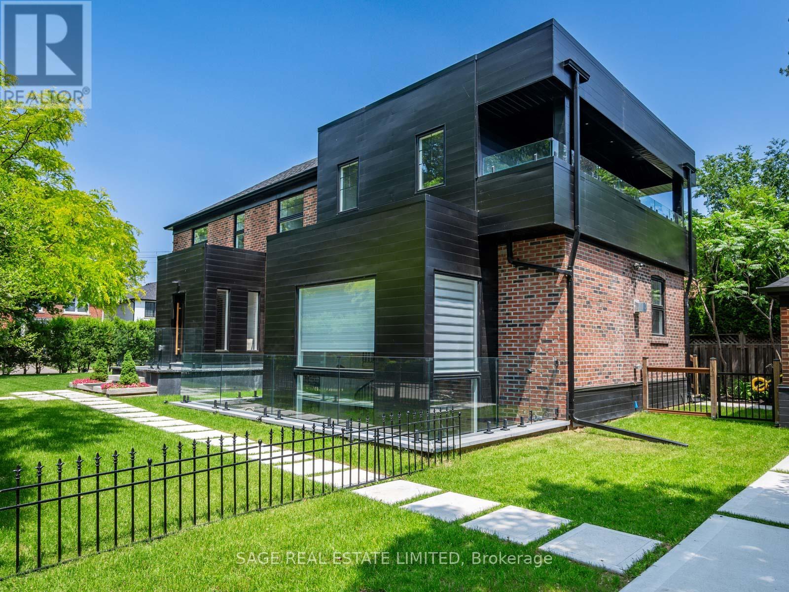 Photo 2 of 159 Humbervale Boulevard, Toronto ON