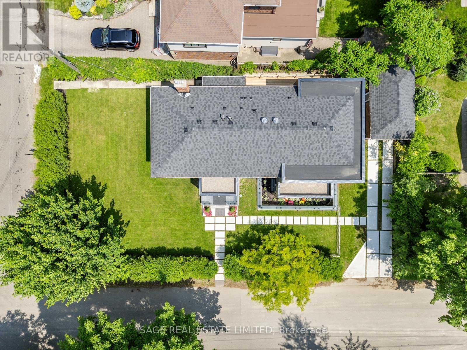 Photo 5 of 159 Humbervale Boulevard, Toronto ON