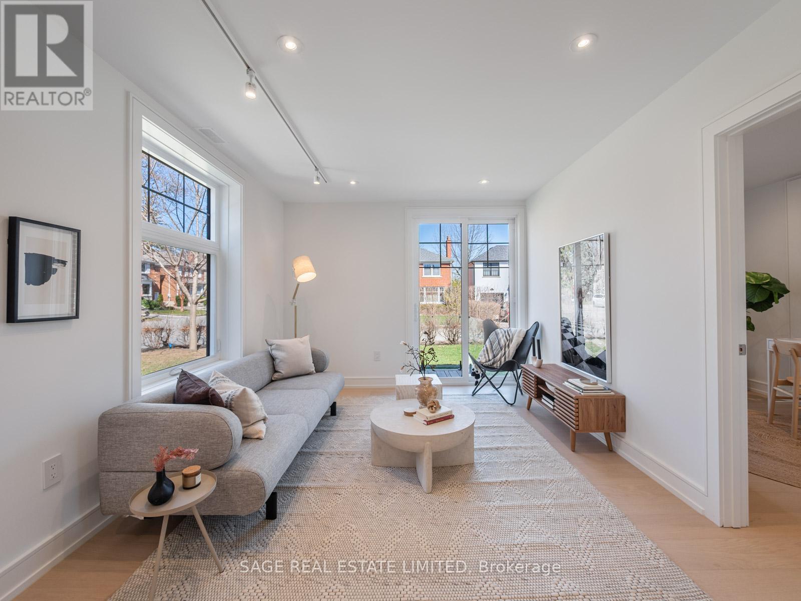 Photo 8 of 159 Humbervale Boulevard, Toronto ON