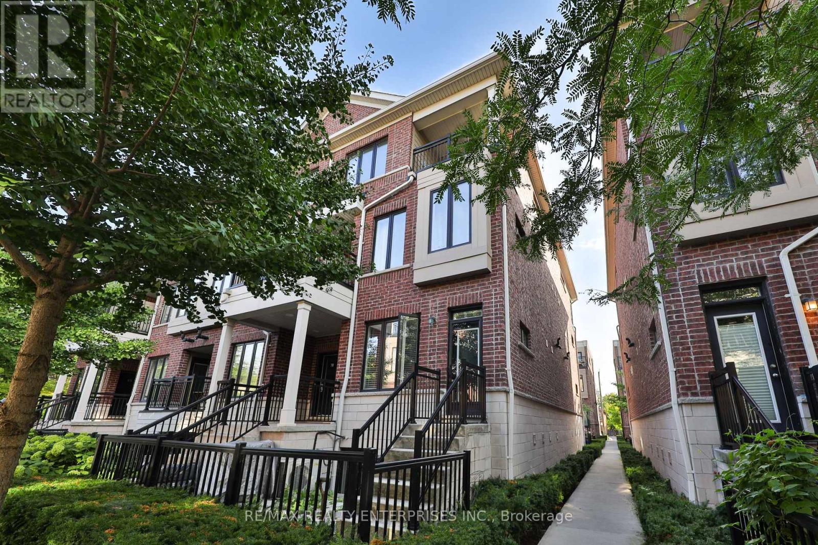 Photo 1 of 71 130 Twenty Fourth Street, Toronto ON