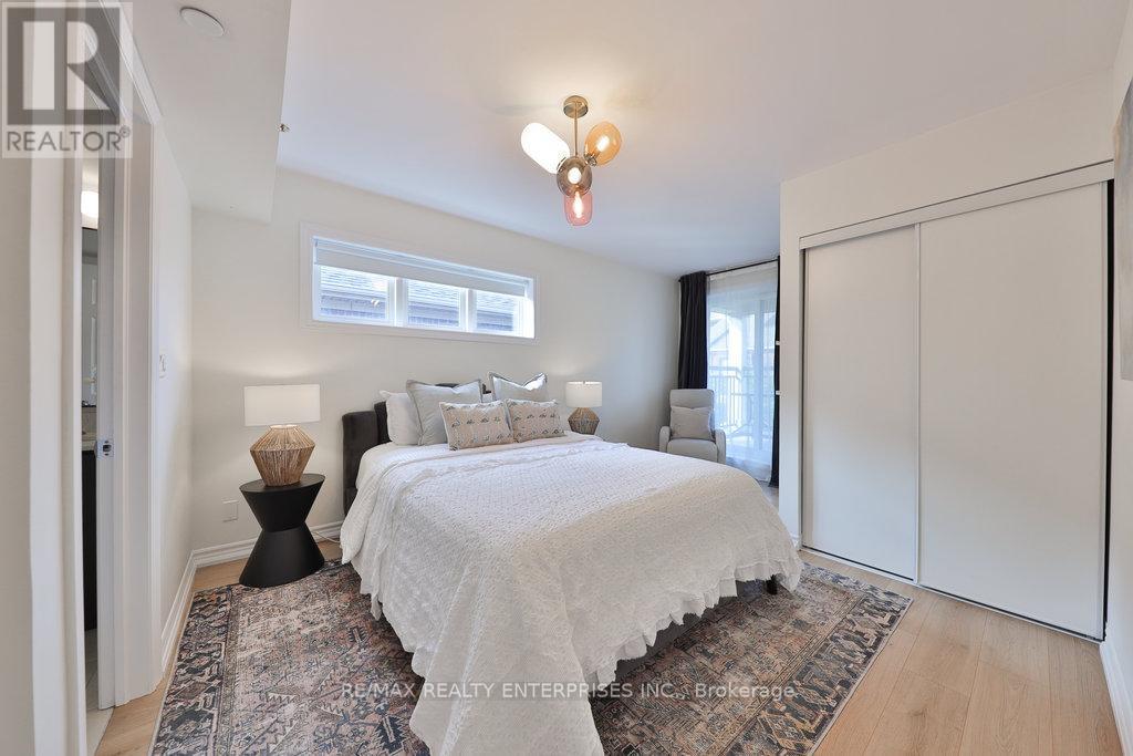 Photo 11 of 71 130 Twenty Fourth Street, Toronto ON