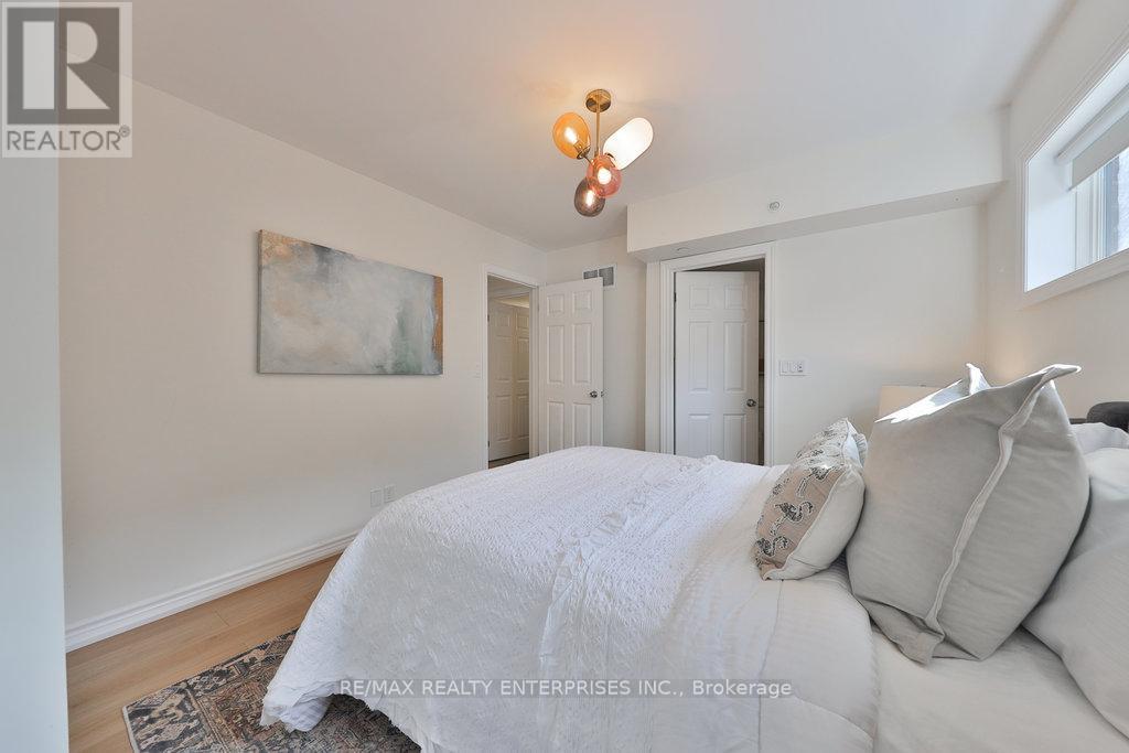 Photo 13 of 71 130 Twenty Fourth Street, Toronto ON