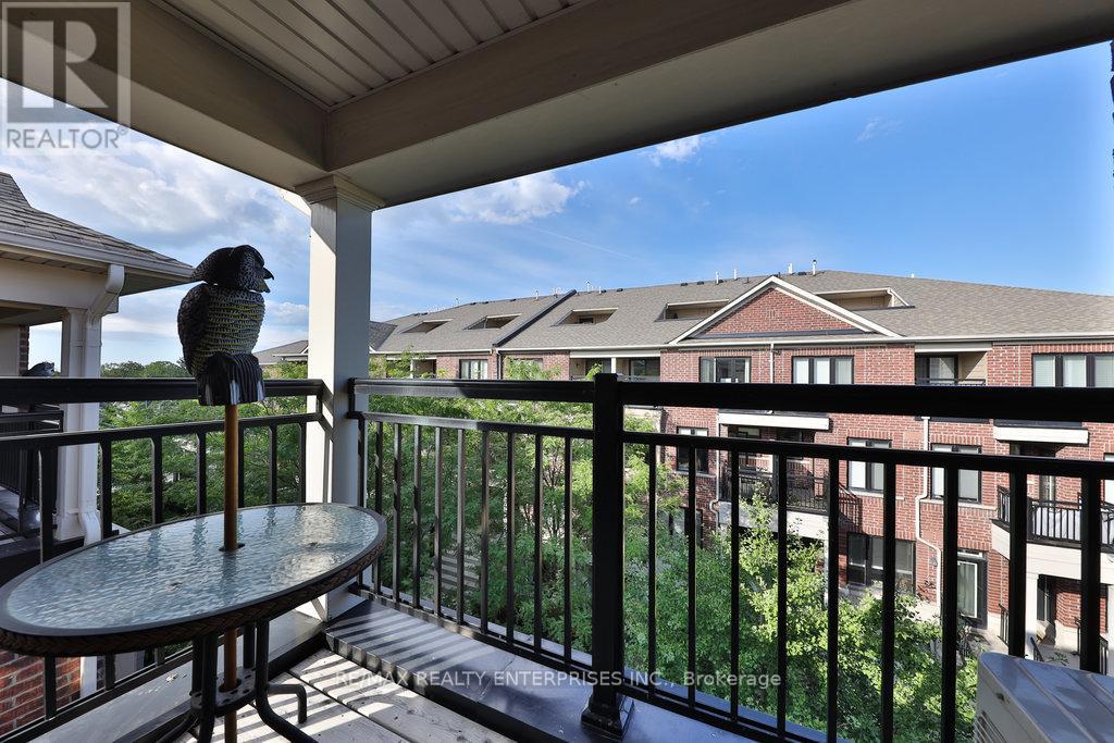 Photo 15 of 71 130 Twenty Fourth Street, Toronto ON