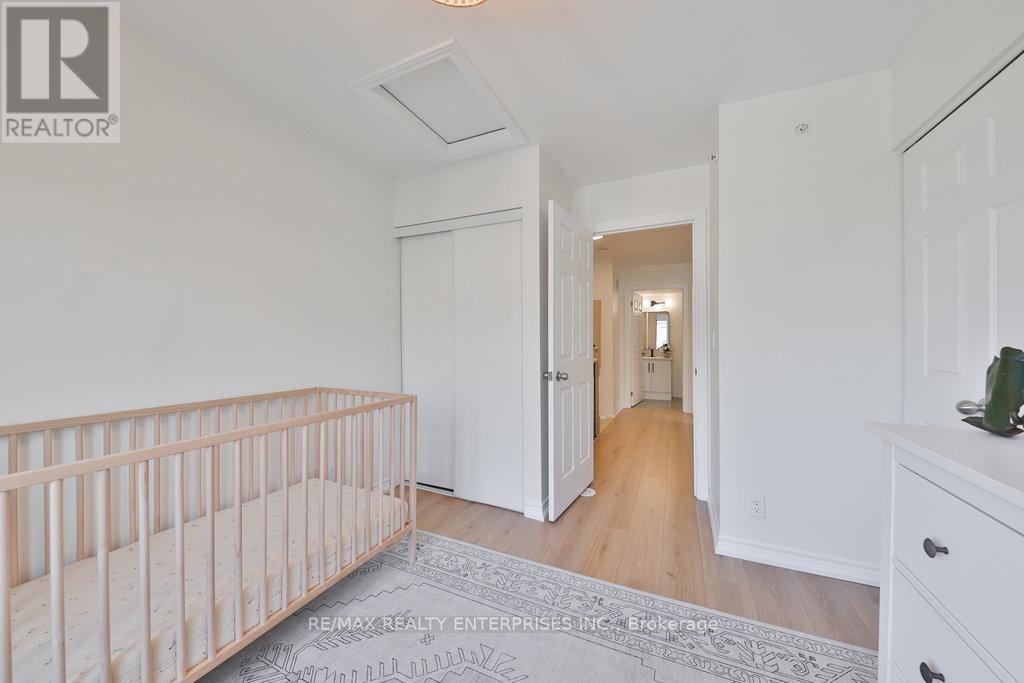Photo 18 of 71 130 Twenty Fourth Street, Toronto ON