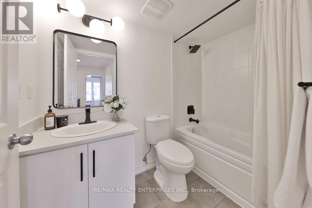 Photo 19 of 71 130 Twenty Fourth Street, Toronto ON