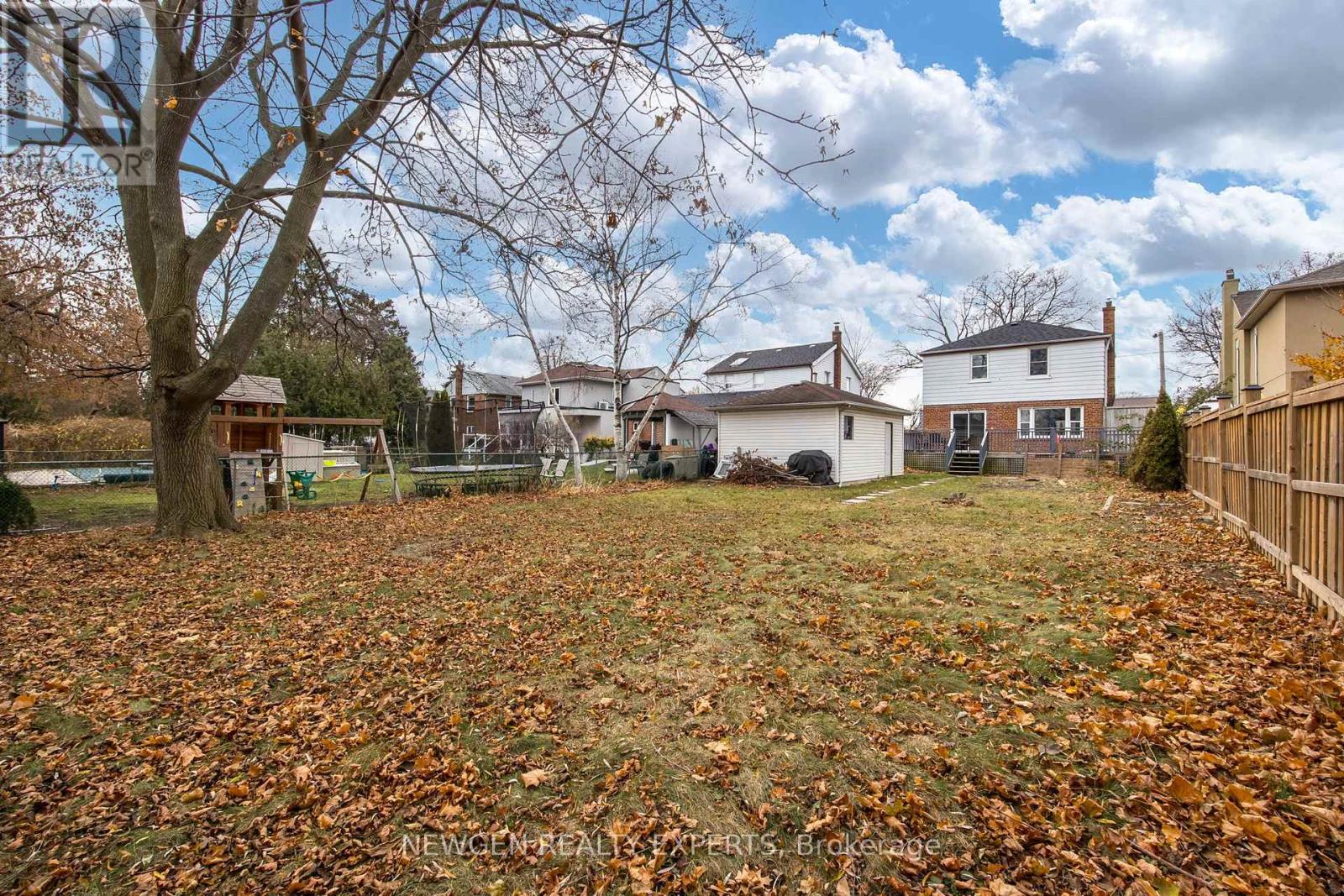 Photo 12 of 93 Ashbourne Drive, Toronto ON