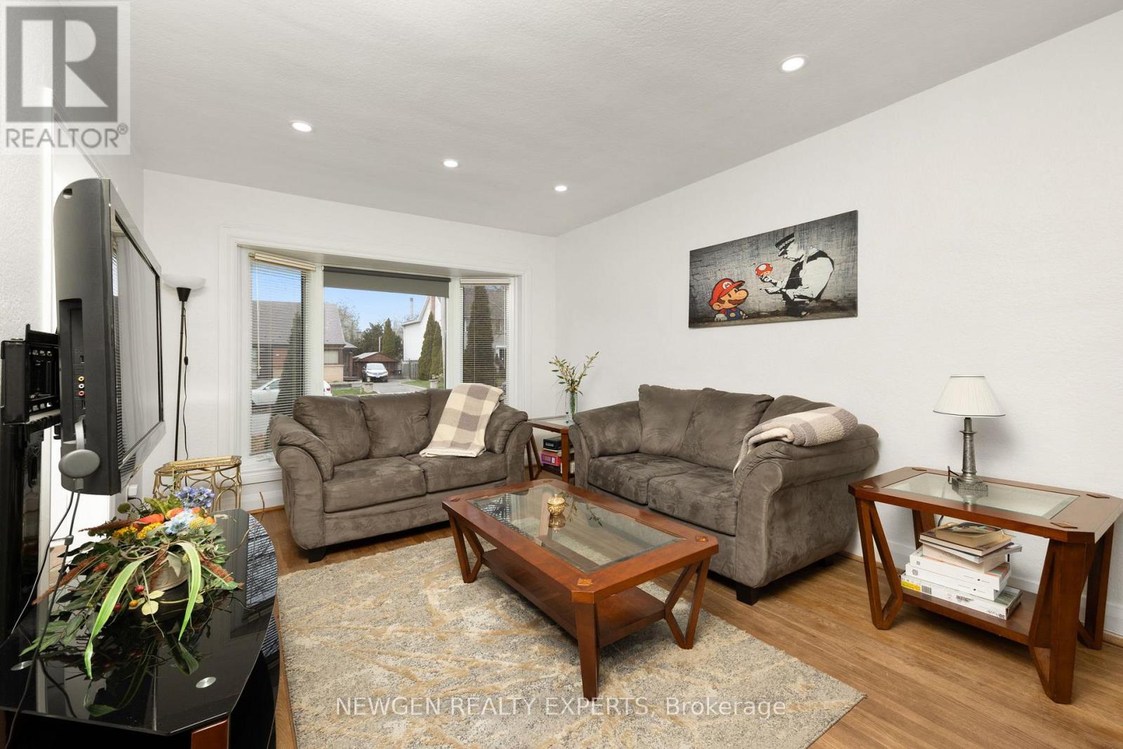 Photo 17 of 93 Ashbourne Drive, Toronto ON