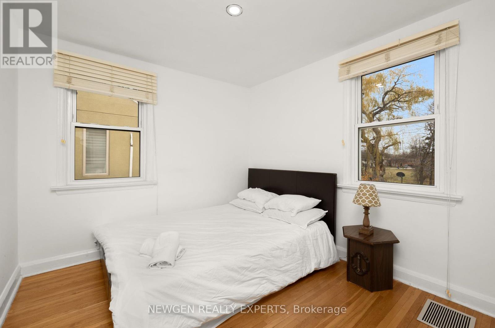 Photo 27 of 93 Ashbourne Drive, Toronto ON