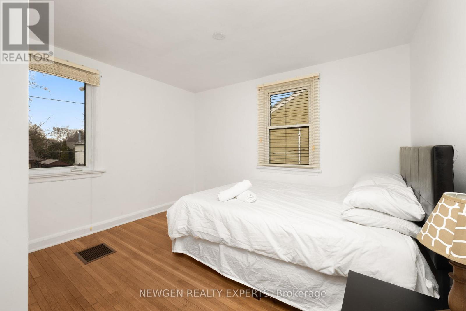 Photo 31 of 93 Ashbourne Drive, Toronto ON