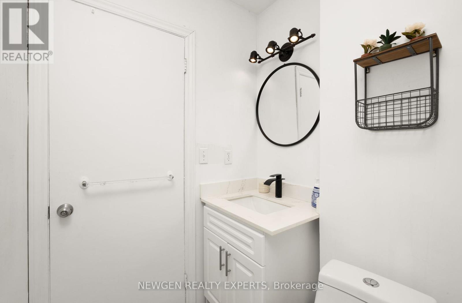 Photo 34 of 93 Ashbourne Drive, Toronto ON