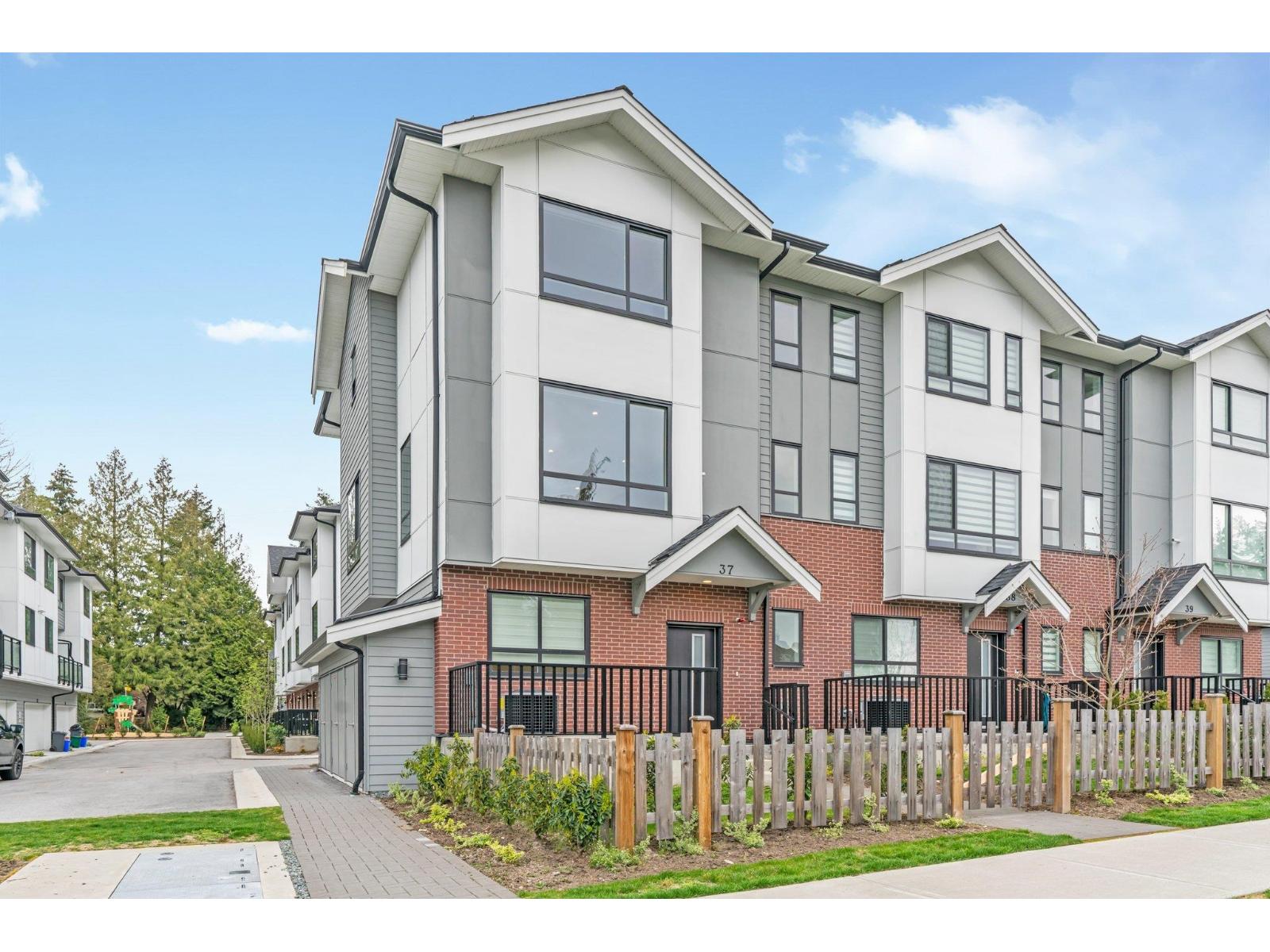 Photo 27 of 37 12635 63 Avenue, Surrey BC