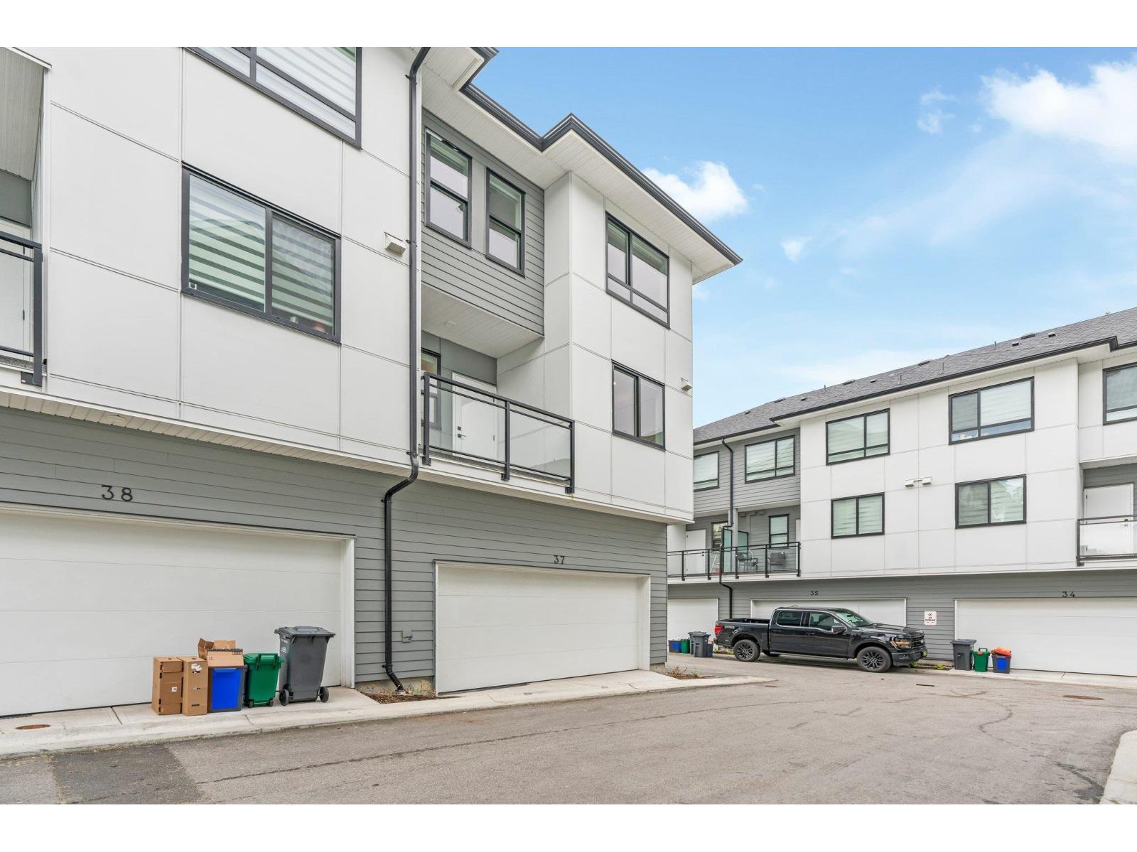 Photo 31 of 37 12635 63 Avenue, Surrey BC