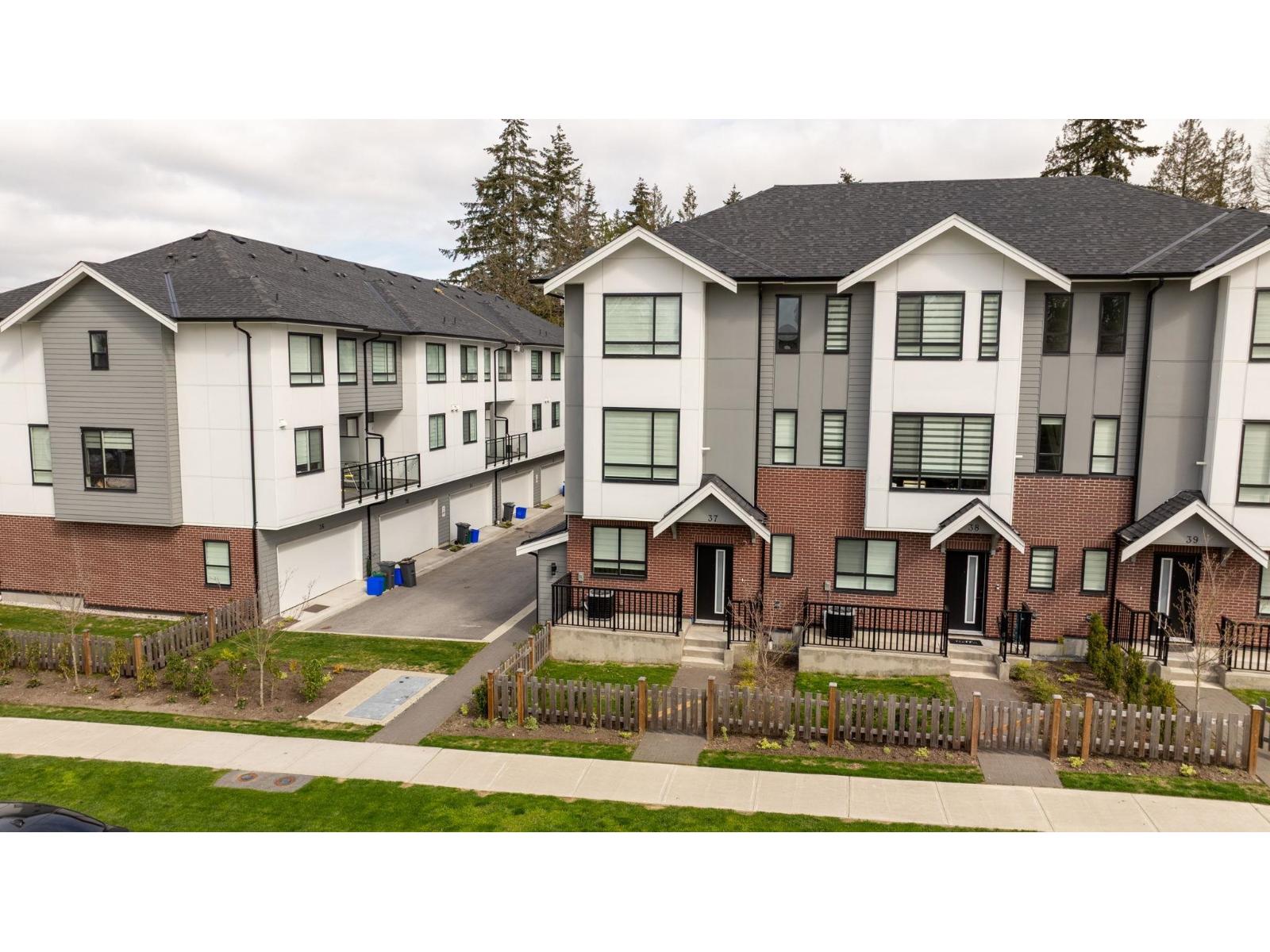 Photo 34 of 37 12635 63 Avenue, Surrey BC