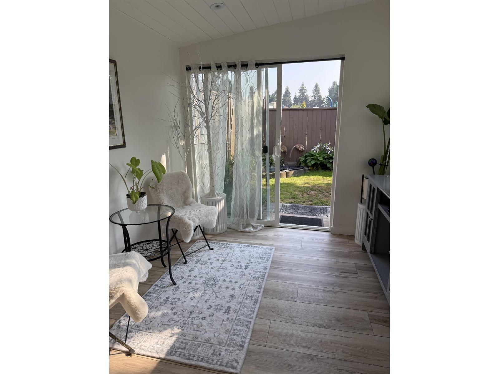 Photo 3 of 118 Springfield Drive, Langley BC