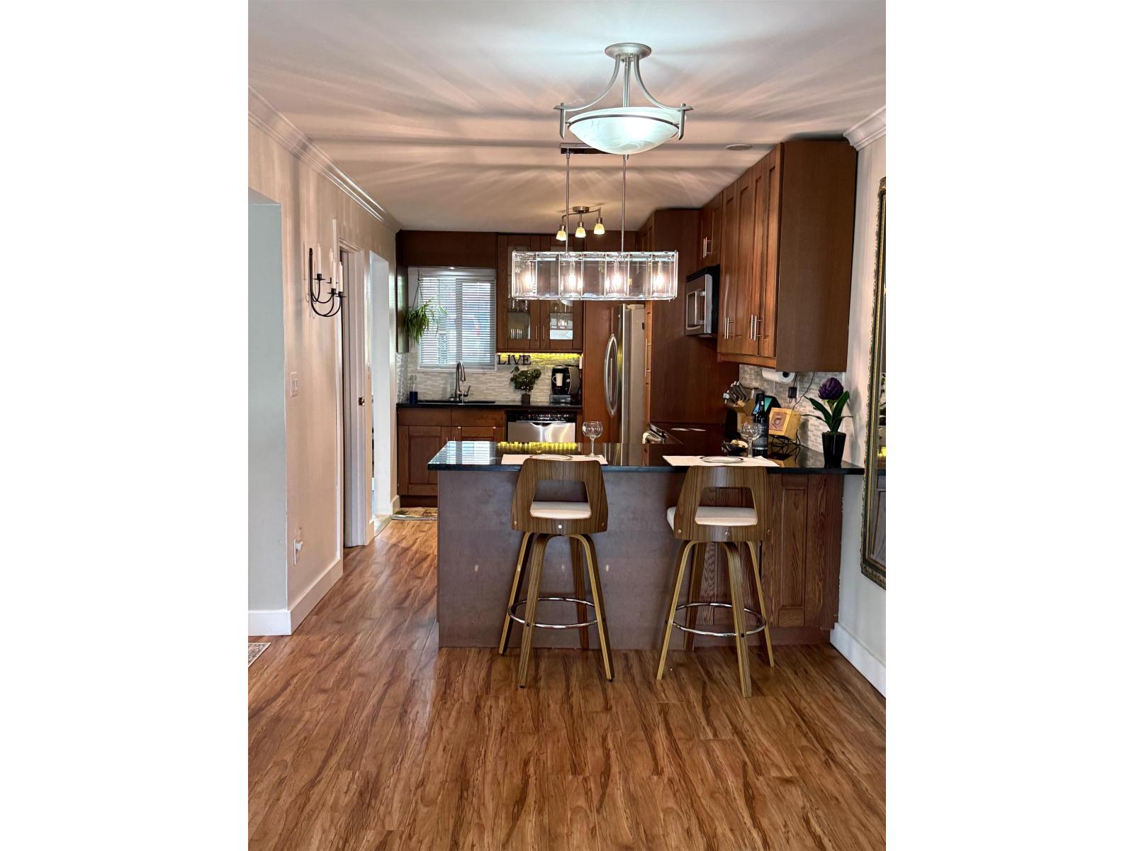 Photo 5 of 118 Springfield Drive, Langley BC