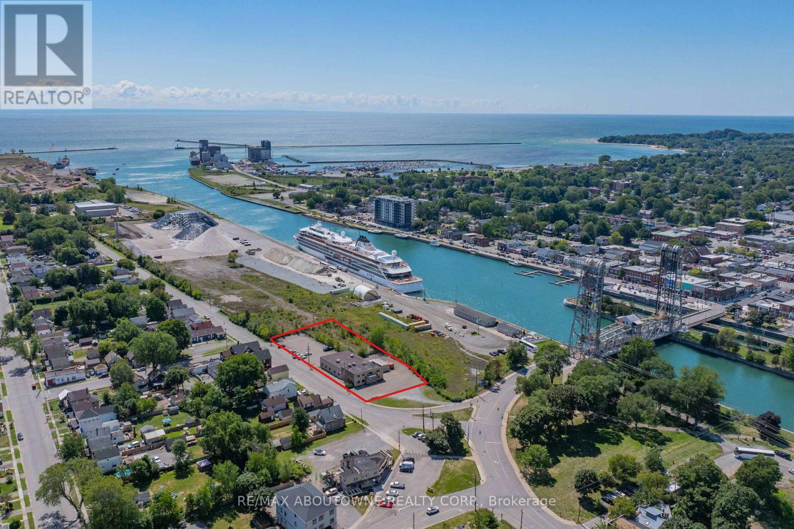 Photo 2 of 198 Welland Street, Port Colborne ON