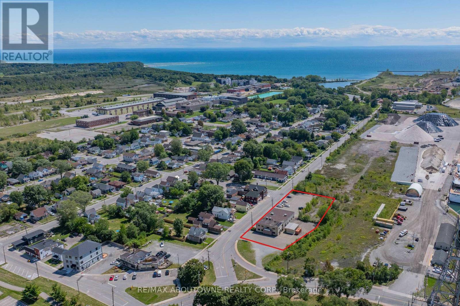 Photo 3 of 198 Welland Street, Port Colborne ON