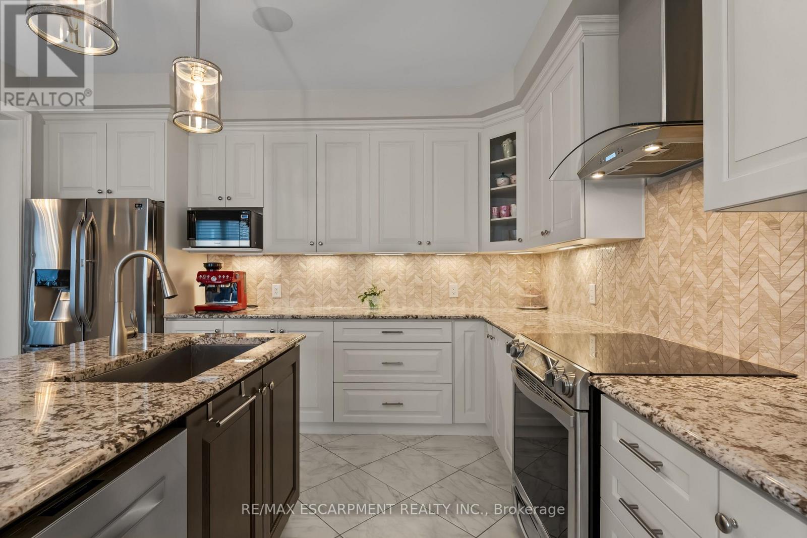 Photo 16 of 129 Fingland Crescent, Hamilton ON