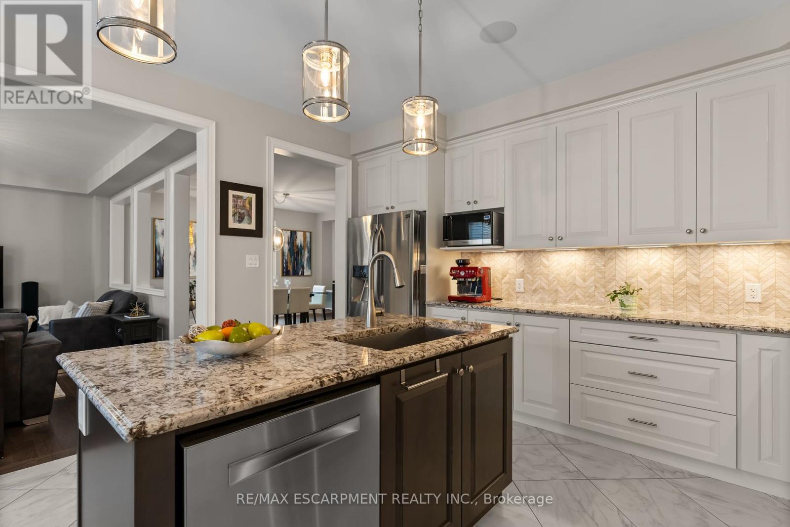 Photo 17 of 129 Fingland Crescent, Hamilton ON