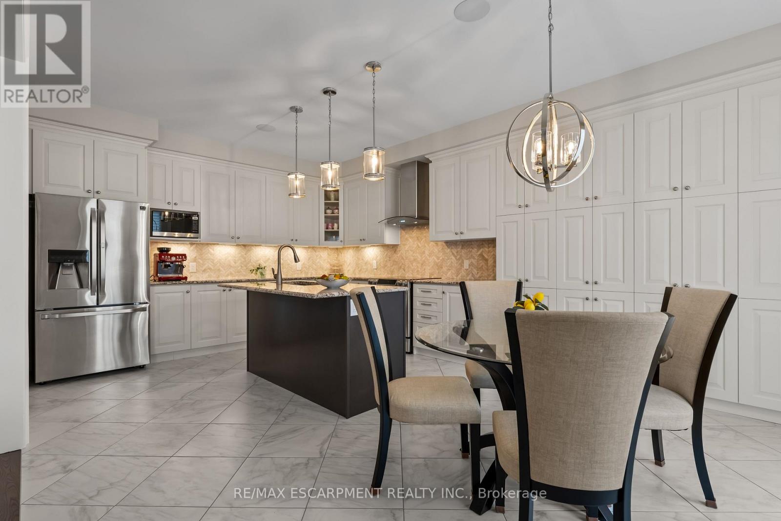 Photo 19 of 129 Fingland Crescent, Hamilton ON