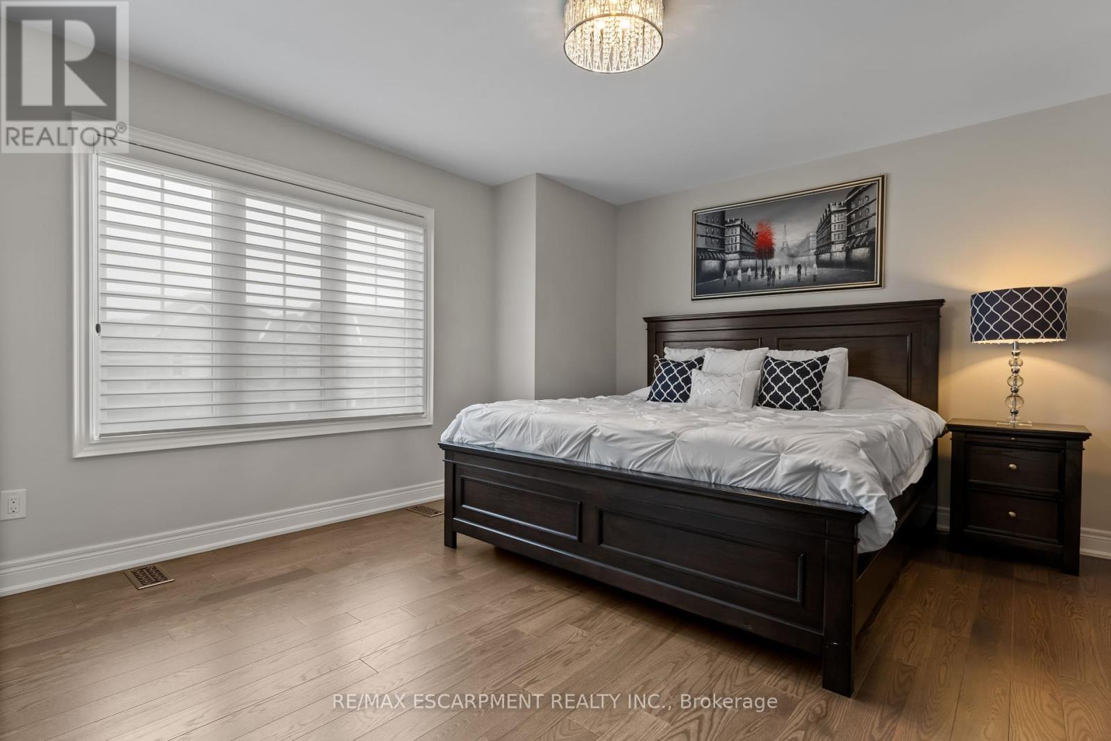 Photo 25 of 129 Fingland Crescent, Hamilton ON