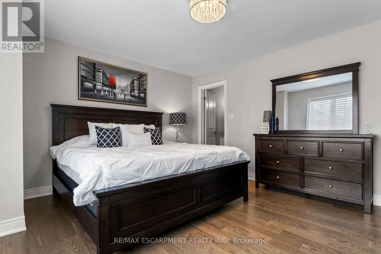 Photo 26 of 129 Fingland Crescent, Hamilton ON