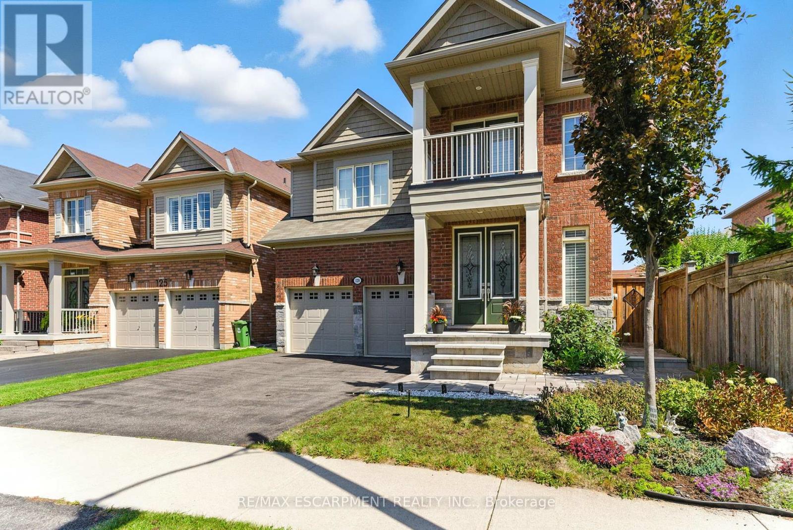 Photo 3 of 129 Fingland Crescent, Hamilton ON