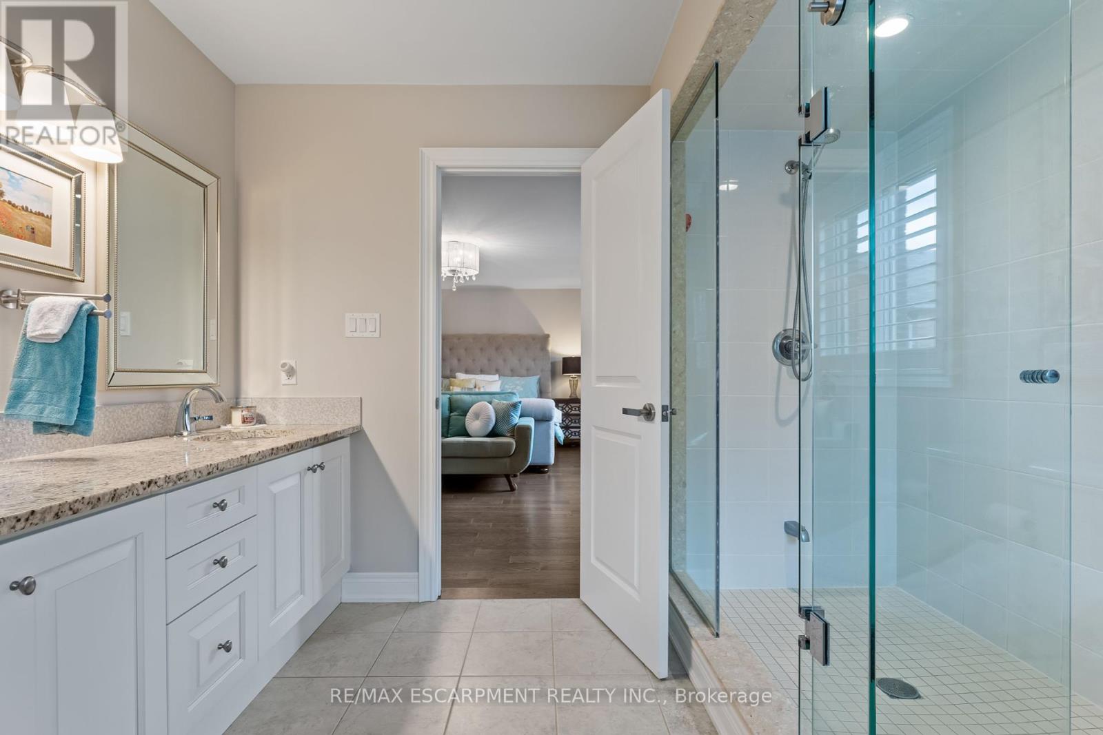 Photo 37 of 129 Fingland Crescent, Hamilton ON