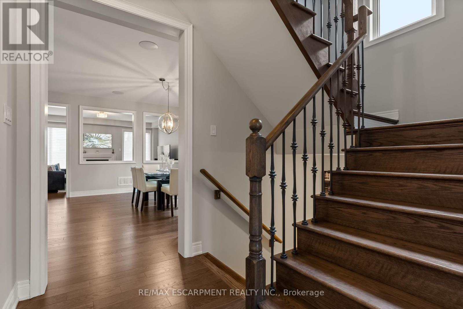 Photo 6 of 129 Fingland Crescent, Hamilton ON