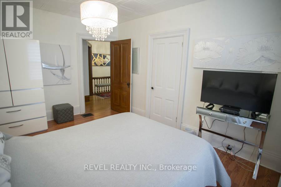 Photo 25 of 166 Brock Street, Brantford ON